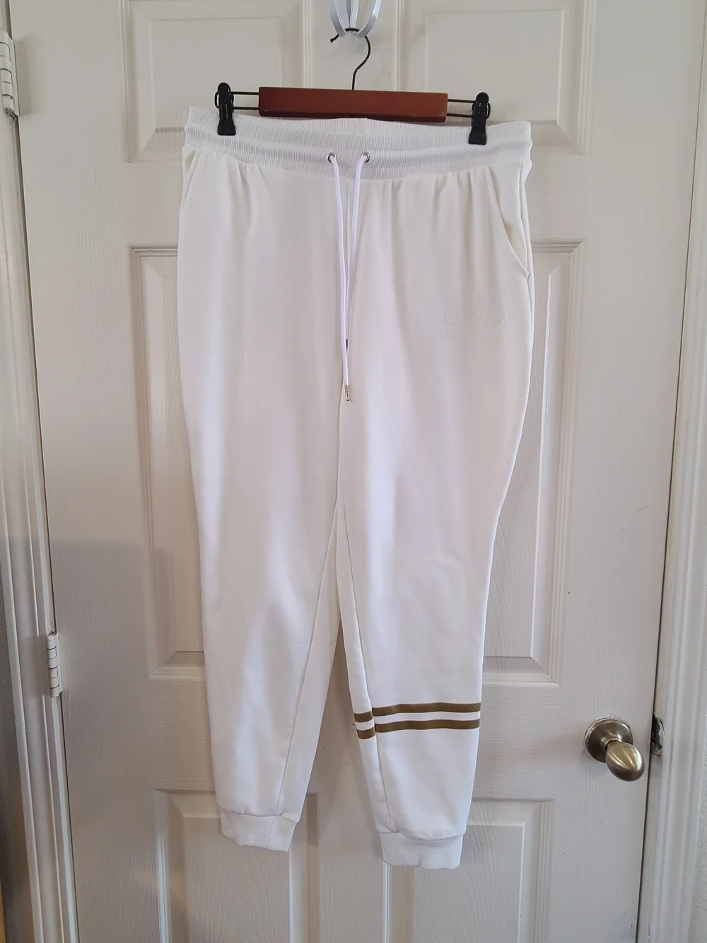 GUESS White Two-Piece Hoodie & Jogger Set with Gold Stripe Size L